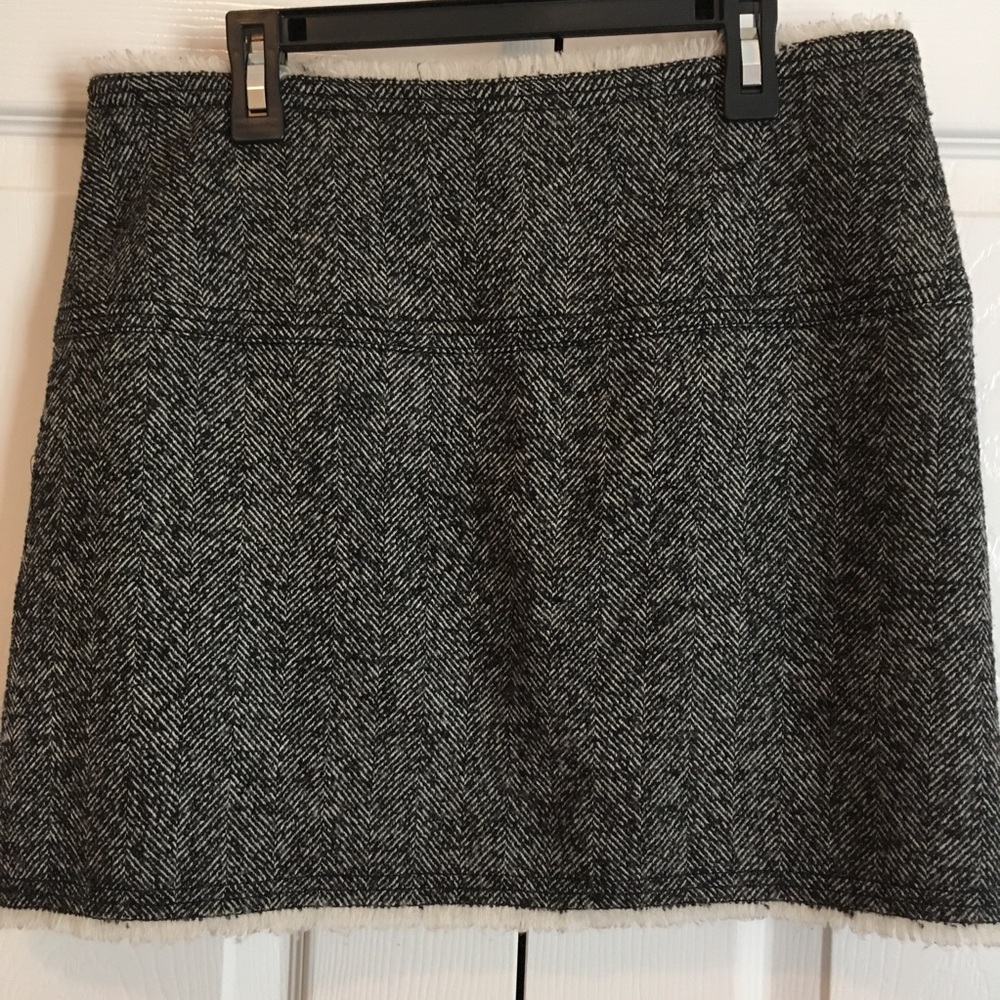 J. Crew Herringbone Tweed Miniskirt, Size 6 - Picture 3 of 4